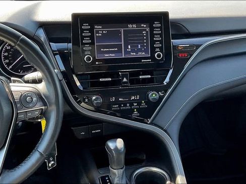 Used 2023 Toyota Camry SE image 6