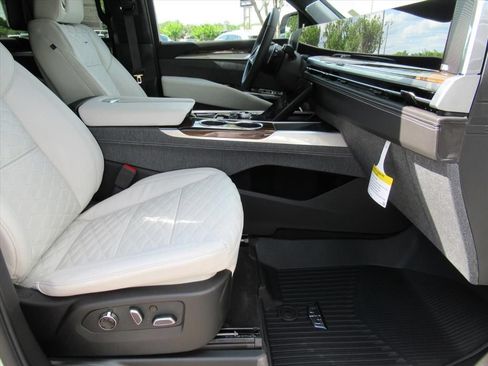 New 2026 Cadillac Escalade ESV Platinum Sport w/ LPO, ONYX Package AWD/4WD image 9