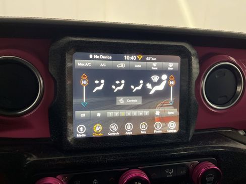 Used 2022 Jeep Wrangler Unlimited Rubicon w/ Cold Weather Group image 70