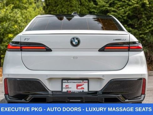 Used 2023 BMW i7 xDrive60 w/ Executive Package 2 AWD/4WD image 19