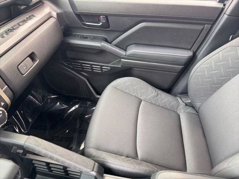 Certified 2025 Toyota Tacoma SR5 AWD/4WD image 89