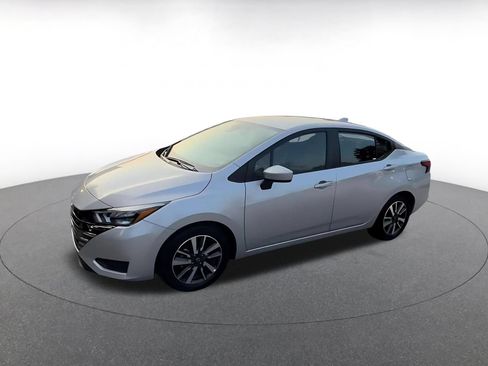 Used 2025 Nissan Versa SV FWD image 8