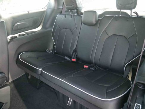 New 2026 Chrysler Pacifica Limited AWD/4WD image 15