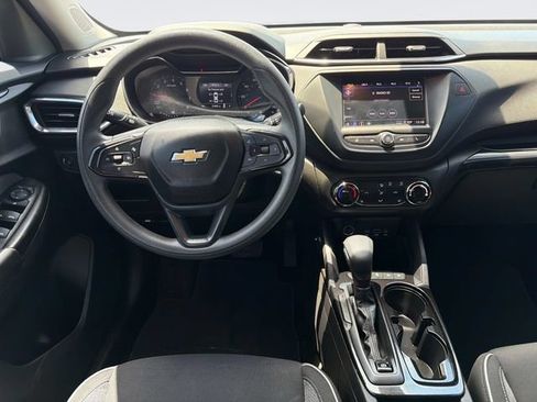 Used 2022 Chevrolet TrailBlazer LT w/ Confidence II Package FWD image 17