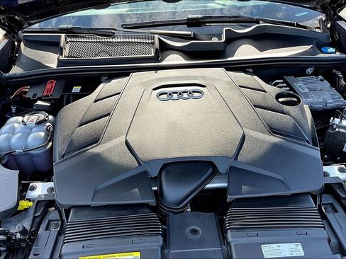 Used 2019 Audi Q8 Prestige AWD/4WD image 30