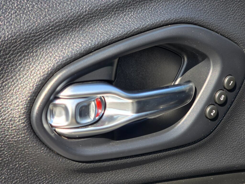 Used 2019 Jeep Cherokee Trailhawk AWD/4WD image 20