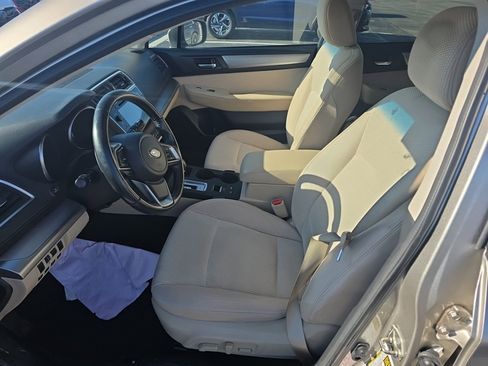 Used 2019 Subaru Outback 2.5i Premium image 18