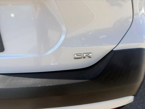 Used 2019 Nissan Kicks SR w/ SR Premium Package FWD image 9