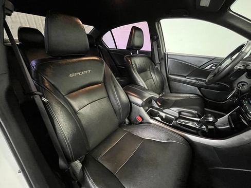 Used 2016 Honda Accord Sport image 9