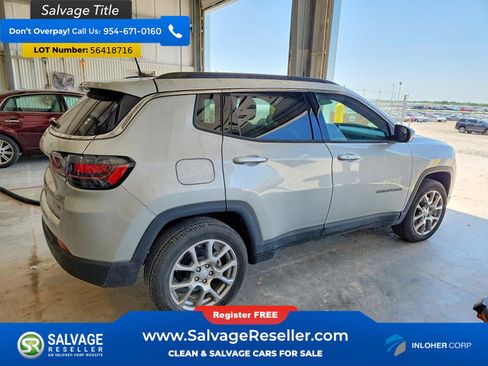 Used 2024 Jeep Compass Latitude w/ Sun and Sound Group AWD/4WD image 4