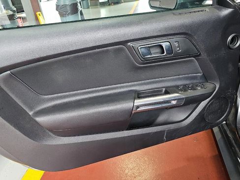 Used 2019 Ford Mustang Convertible RWD image 9