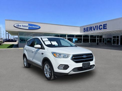 Used 2017 Ford Escape SE AWD/4WD image 2