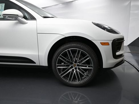 Certified 2025 Porsche Macan AWD/4WD image 20