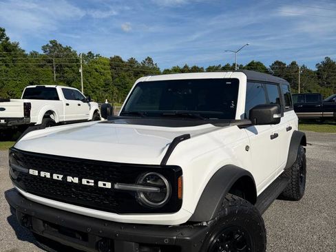 Used 2022 Ford Bronco Wildtrak image 2