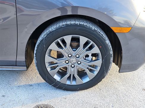 New 2026 Honda Odyssey Touring image 4