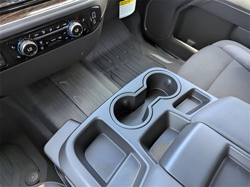 New 2025 GMC Sierra 1500 Elevation image 23