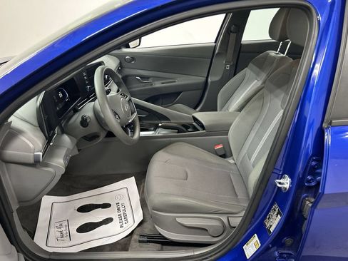 Used 2025 Hyundai Elantra SE FWD image 9