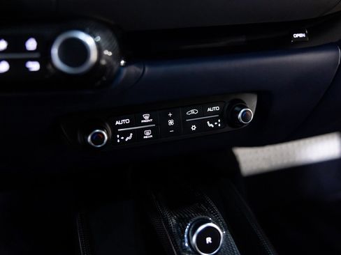 Used 2019 Ferrari 812 Superfast RWD image 48