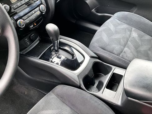 Used 2014 Nissan Rogue SV image 16