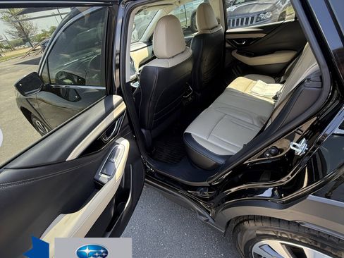 Used 2025 Subaru Outback Limited AWD/4WD image 12