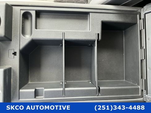 Used 2022 Nissan Titan SV image 25