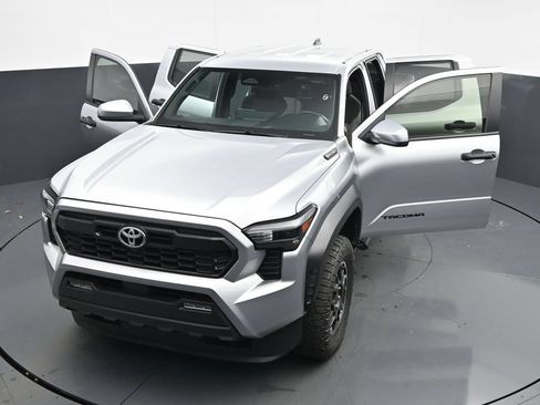 Used 2025 Toyota Tacoma TRD Off-Road AWD/4WD image 32