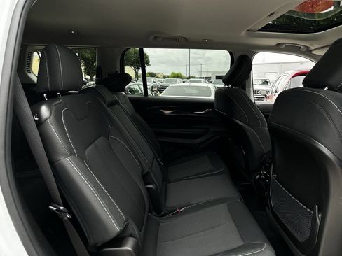 Used 2023 Jeep Grand Cherokee L Laredo w/ Luxury Tech Group I AWD/4WD image 33