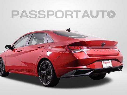 Used 2023 Hyundai Elantra SEL w/ Cargo Package FWD image 5