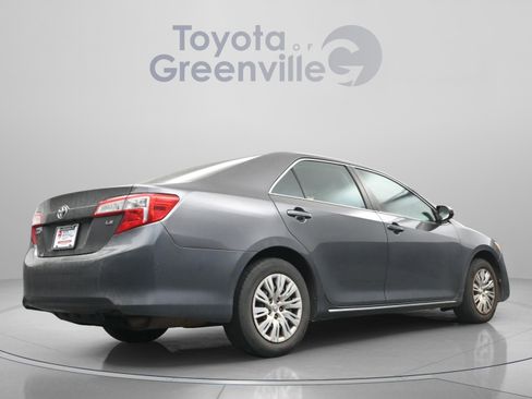Used 2013 Toyota Camry LE image 14