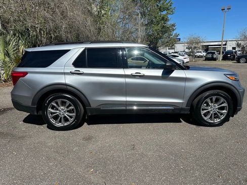 Used 2022 Ford Explorer XLT w/ Equipment Group 202A image 11