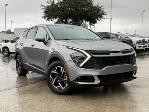 Used 2024 Kia Sportage LX FWD image 2