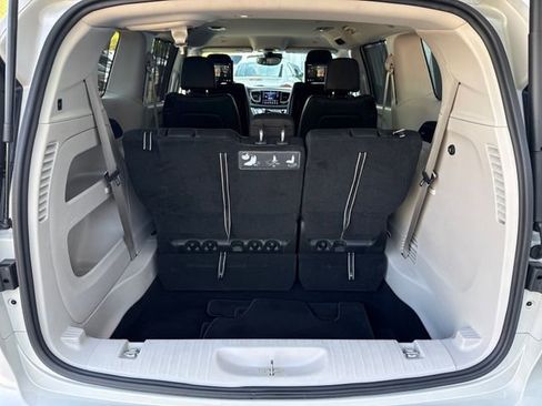 Used 2019 Chrysler Pacifica Touring-L Plus w/ Advanced Safetytec Group FWD image 14