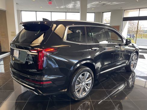 Certified 2022 Cadillac XT6 Premium Luxury image 5