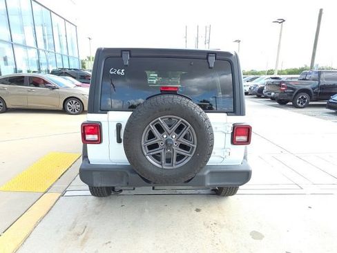 Used 2024 Jeep Wrangler Unlimited Sport AWD/4WD image 5