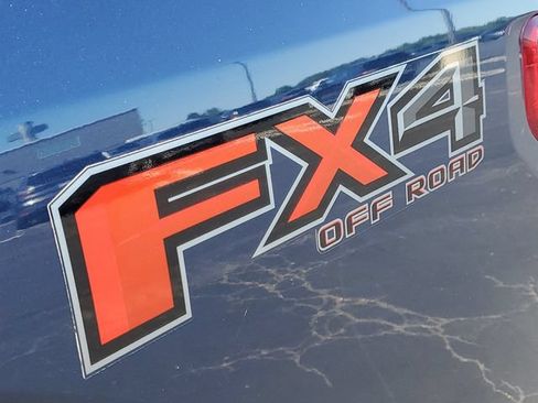 Used 2019 Ford F150 Lariat w/ Equipment Group 502A Luxury AWD/4WD image 9