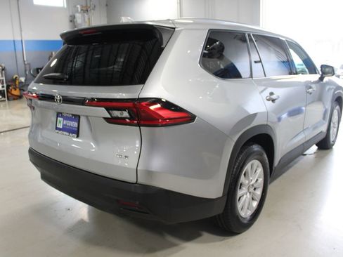 Used 2024 Toyota Grand Highlander AWD image 25
