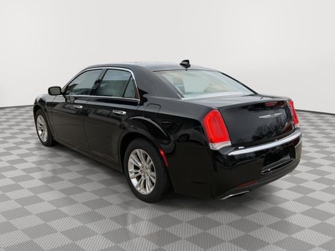 Used 2016 Chrysler 300 C image 5
