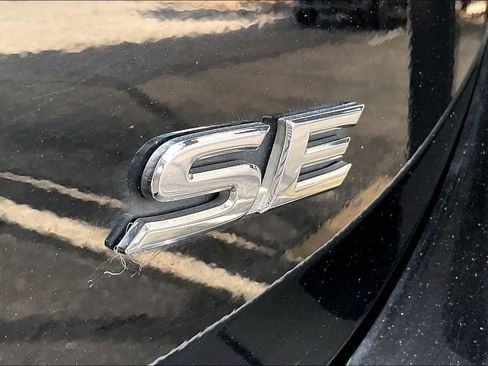 Used 2023 Toyota Camry SE FWD image 10