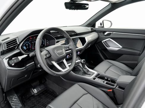 Certified 2025 Audi Q3 2.0T Premium image 4