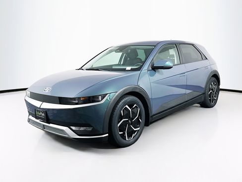 Used 2024 Hyundai Ioniq 5 SE image 3