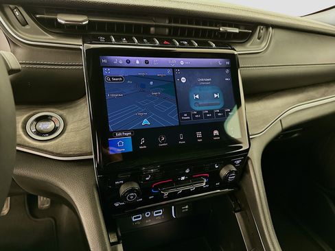 Used 2024 Jeep Grand Cherokee Limited image 26