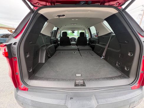 Used 2018 Chevrolet Traverse LT AWD/4WD image 36