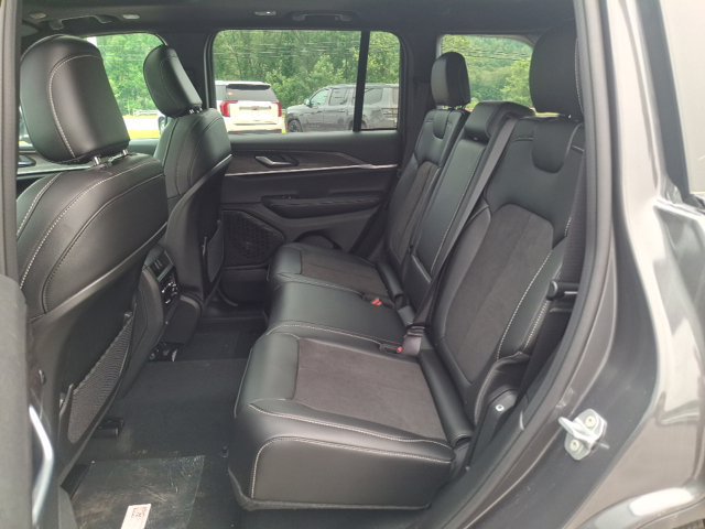 New 2026 Jeep Grand Cherokee Altitude AWD/4WD image 27
