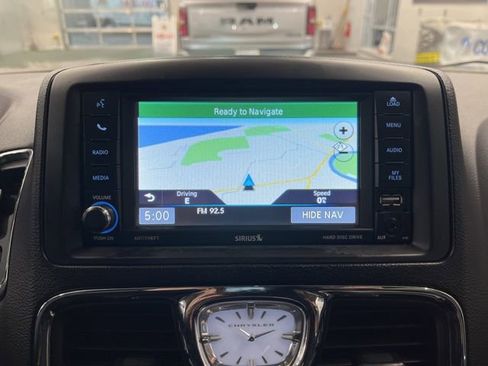 Used 2014 Chrysler Town & Country Limited w/ Luxury Group image 23