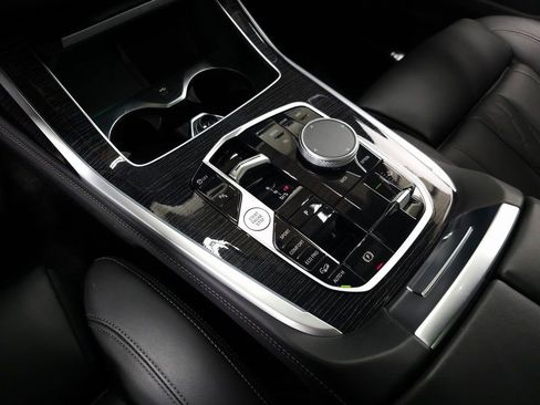 Used 2025 BMW X7 M60i image 40