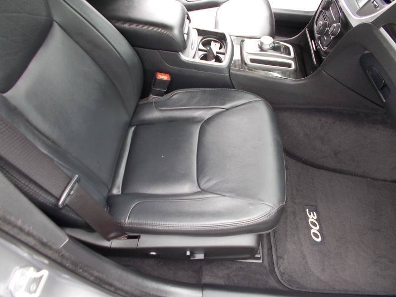 Used 2015 Chrysler 300 Limited RWD image 19