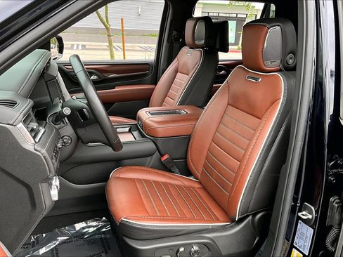 Used 2024 GMC Yukon Denali Ultimate AWD/4WD image 10