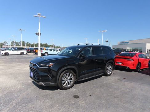 Used 2025 Toyota Grand Highlander AWD image 2