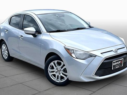 Used 2017 Toyota Yaris iA image 3