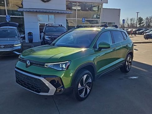 New 2026 Volkswagen Taos SE AWD/4WD image 1